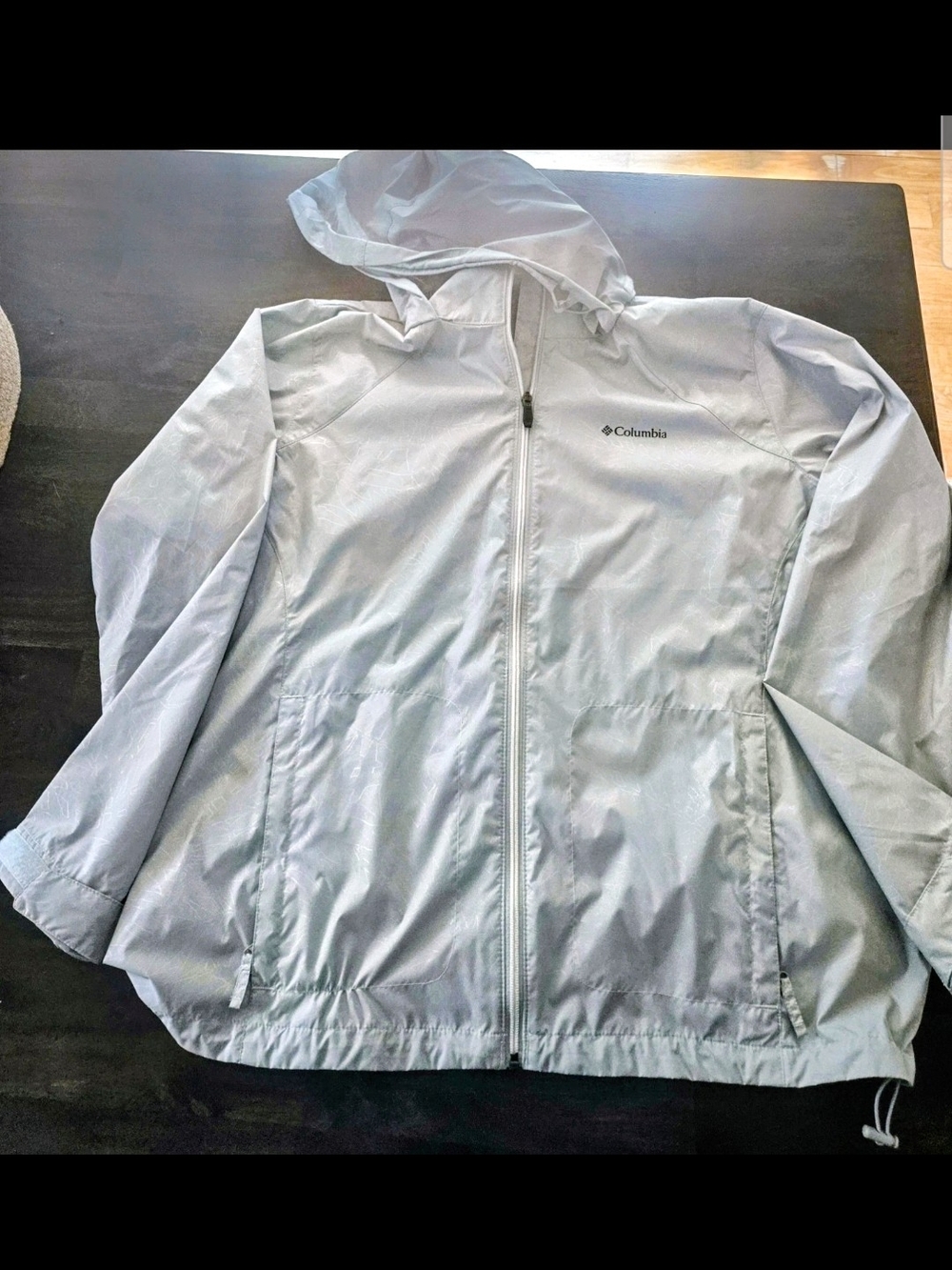Columbia Light Gray Windbreaker Jacket with Hood